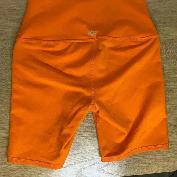 Alo HIGH-WAIST CYCLE CLUB SHORT - BRIGHT TANGERINE size M - Picture 3 of 4
